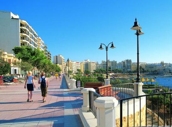 Modern Apartment In The Best Area Of Sliema Bagian luar foto